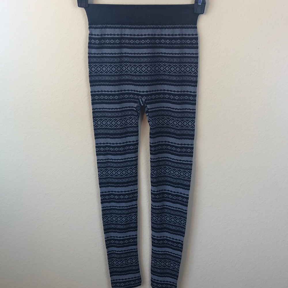 Lucky Brand Soft Gray & Black Design Leggings - Size Small/Medium